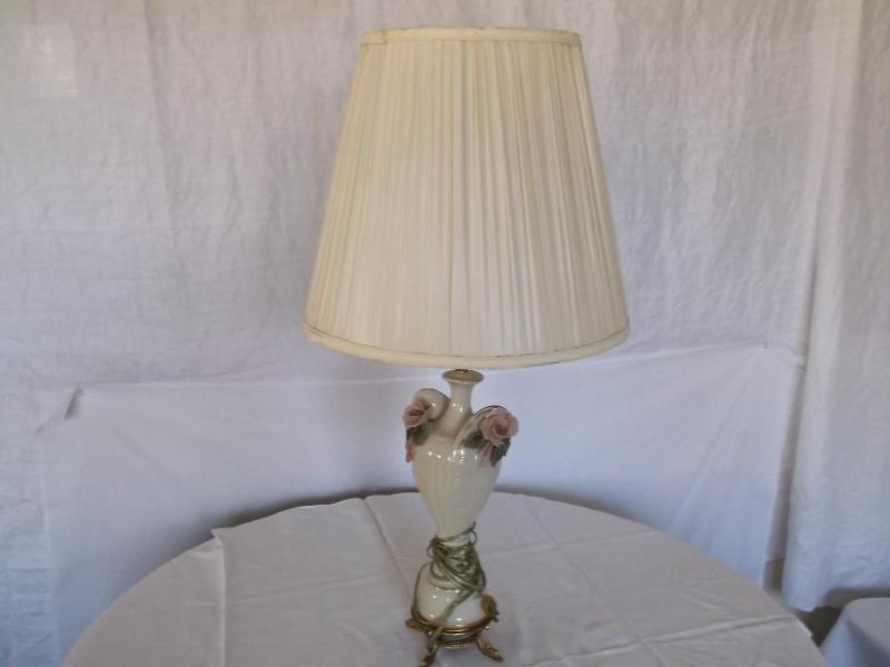 &nbspBeautiful Flowered Lamp 32&qu...