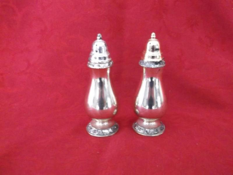 Salt &amp Pepper set 5&quot H....