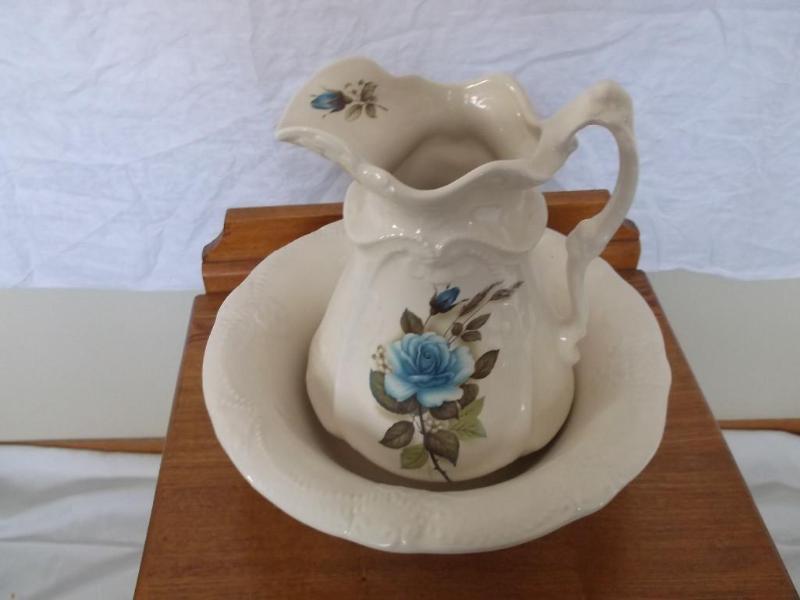 Beautiful Wash Basin and Pitcher Ex...