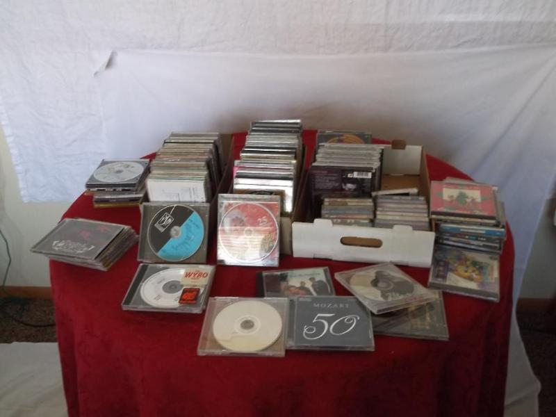 Very large lot of cds and cassette...