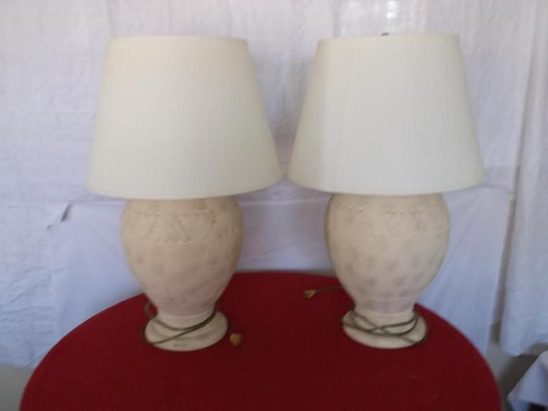 2 Large ceramic&nbsp lamps&nbsp 2...