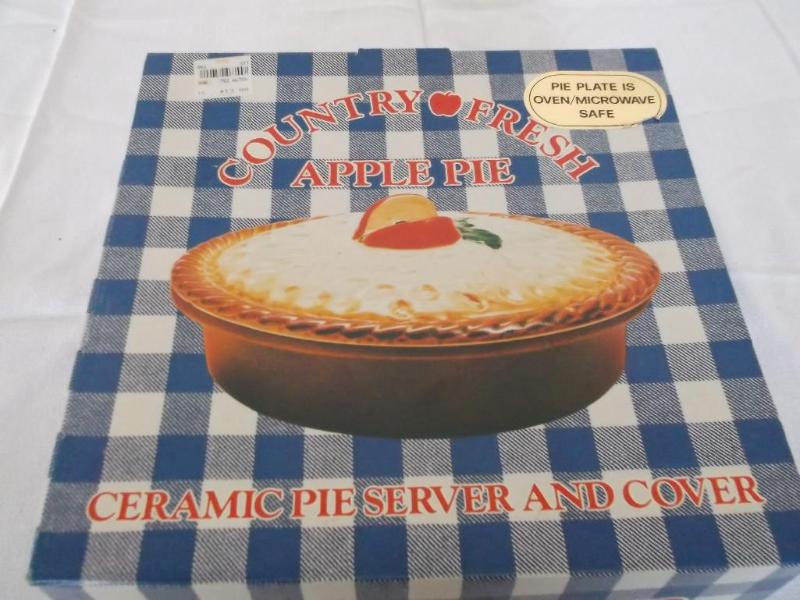 Pie Server new in box very cute....