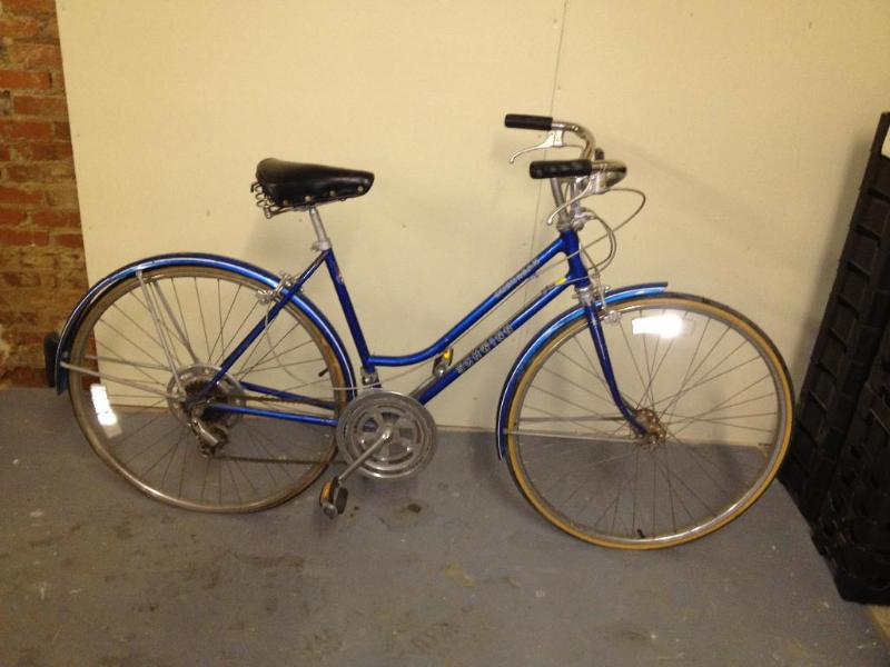 Ladies Schwinn Suburban Bicycle, 10 Speed