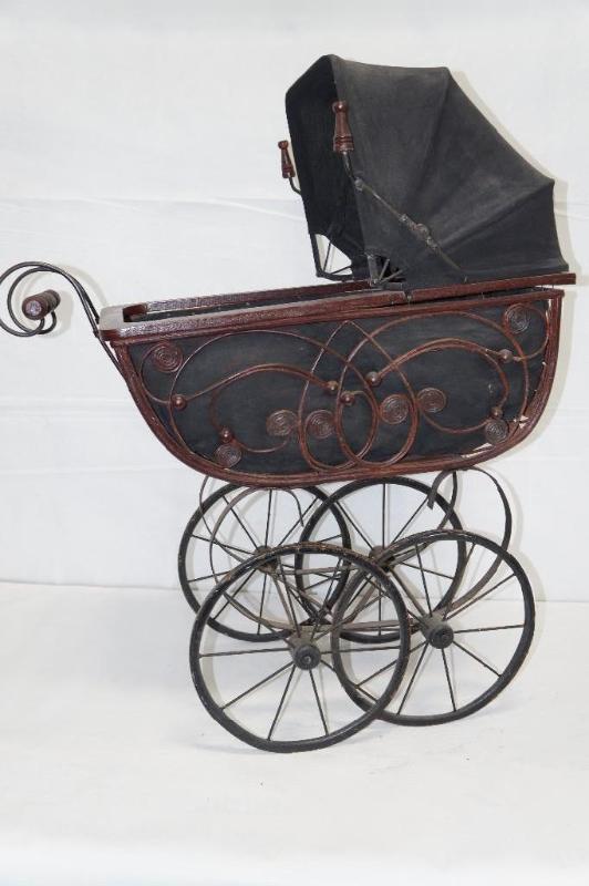 lot 16 image: Antique Baby Carriage
