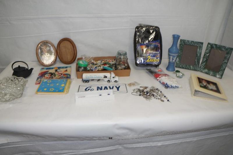 lot 2 image: Large Lot of Home & Auto Goods