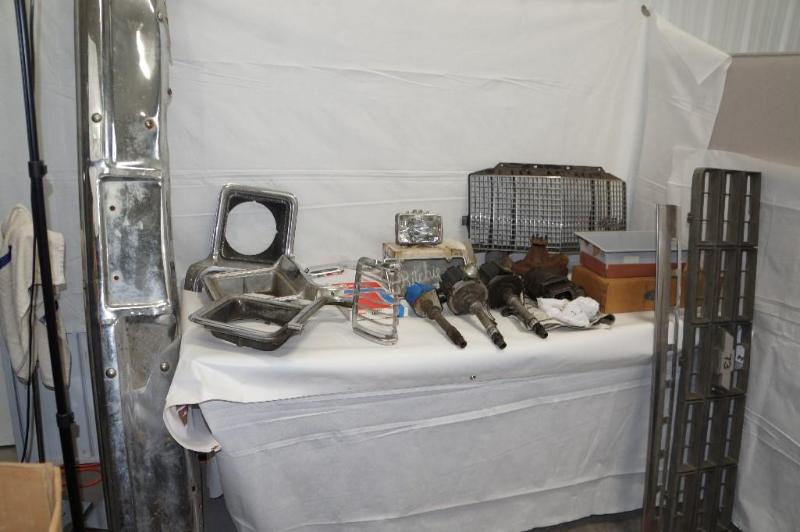 lot 25 image: Nice Lot of Auto Parts - Most items Vintage