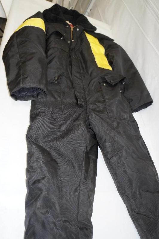 lot 29 image: Mens Size Medium (3840) Snowmobile Suit