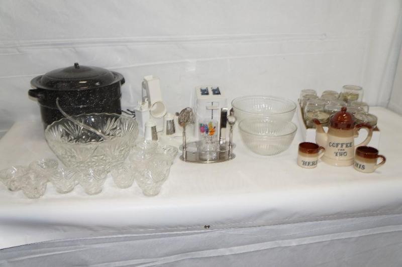 lot 48 image: Lot of Kitchen Home Goods