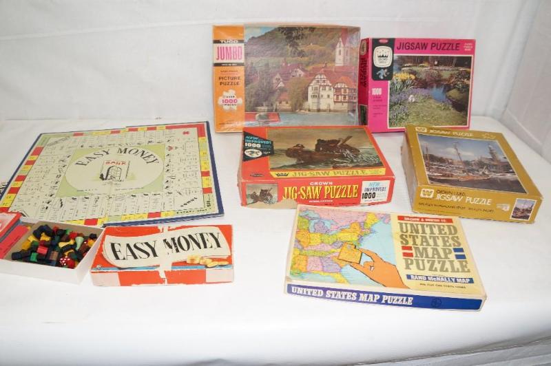 lot 64 image: Vintage Puzzles & Easy Money Game