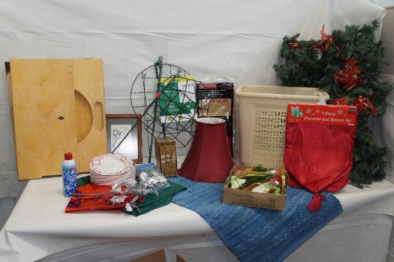 lot 77 image: Large Lot of Home Goods