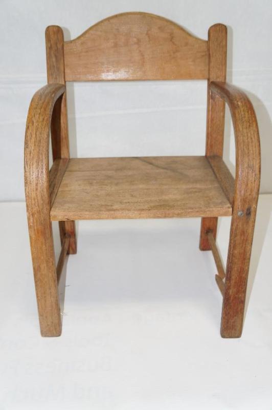 lot 9 image: Vintage kids chair