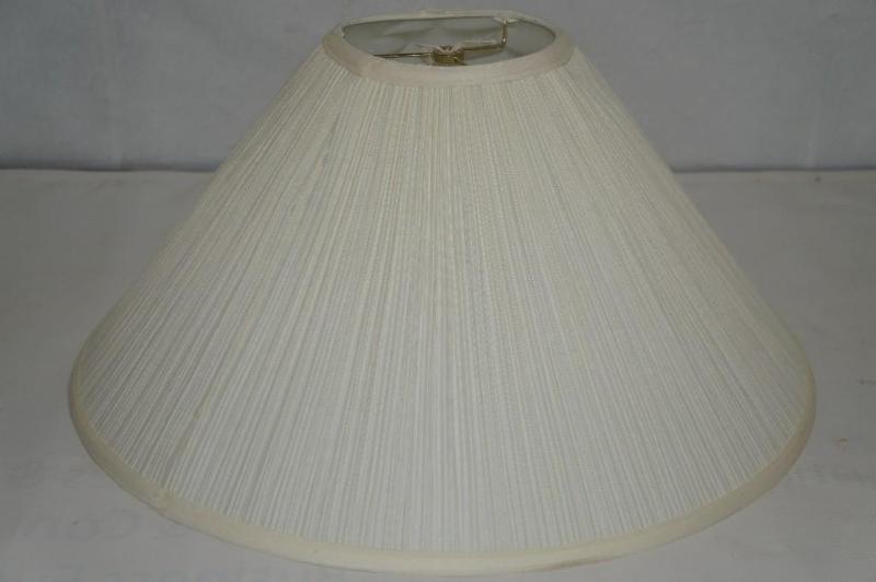 lot 90 image: 22 Lamp Shade