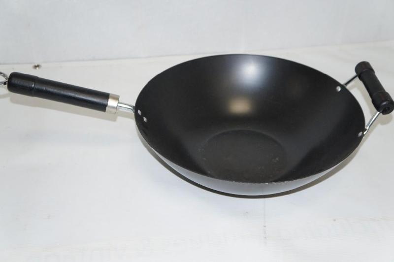 lot 91 image: Extra Large Wok