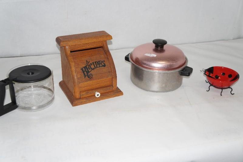 lot 93 image: Kitchen Items