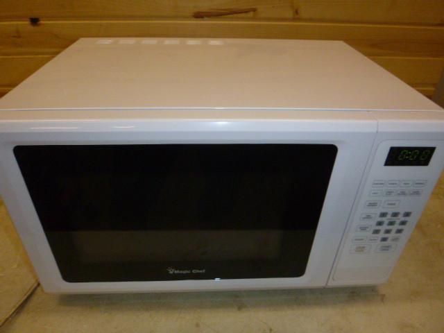 Magic Chef Microwave Oven Model #MC...