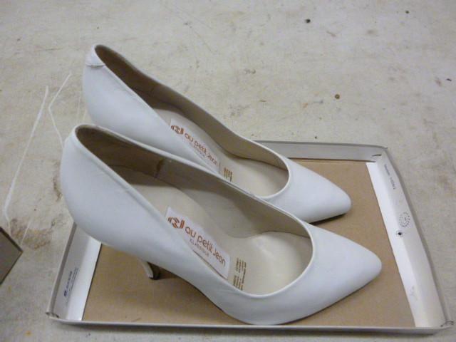 Au Petit Jean Pump Style Shoes Size...