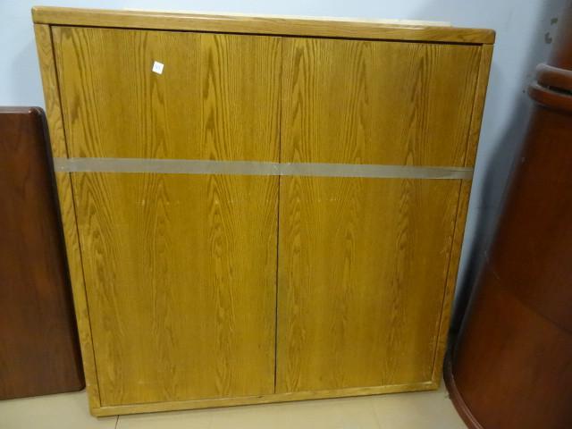 lot 125 image: 60 x 60 wall hanging presentation c...