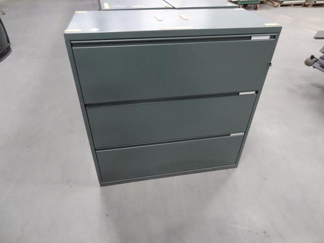 lot 132 image: Meridian 42" metal 3 drawer la...