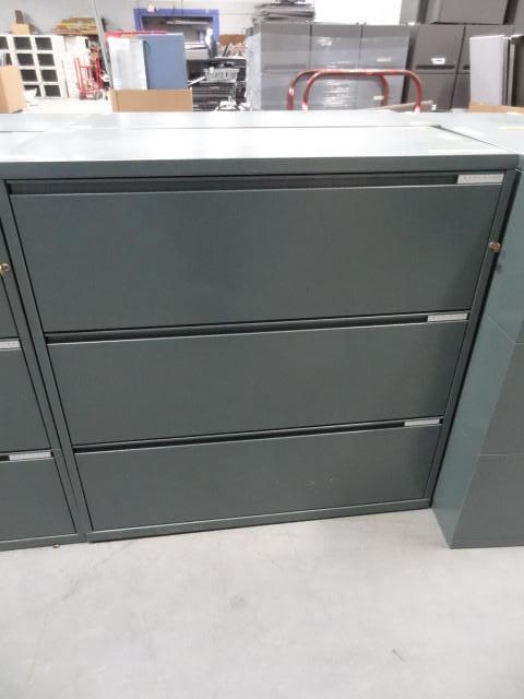 lot 133 image: Meridian 42" metal 3 drawer la...