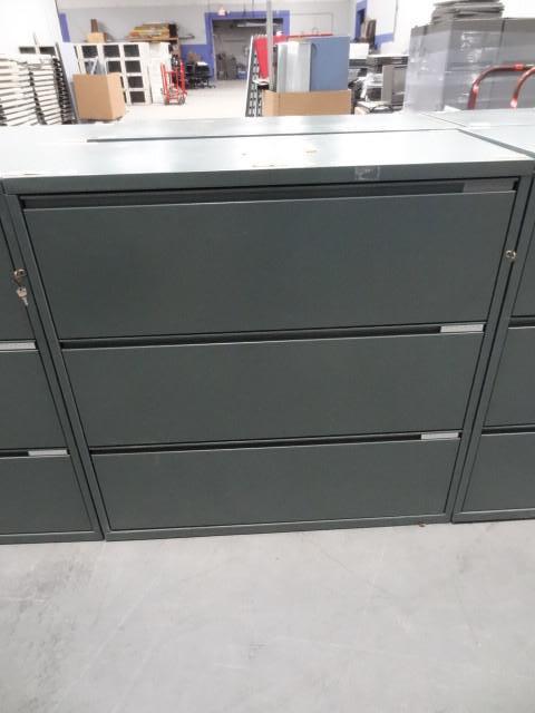 lot 134 image: Meridian 42" metal 3 drawer la...