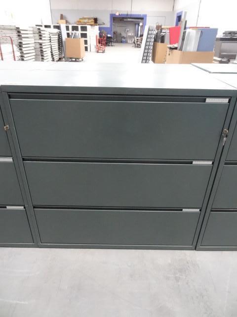 lot 135 image: Meridian 42" metal 3 drawer la...