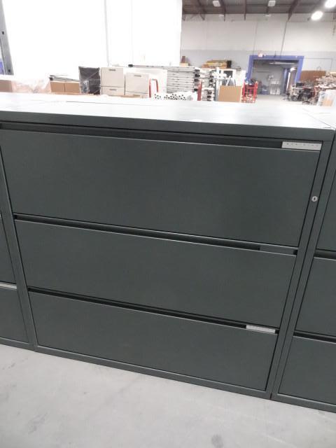 lot 137 image: Meridian 42" metal 3 drawer la...