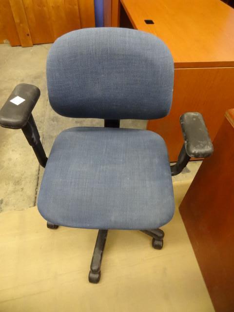 lot 157 image: Office chair on wheels...