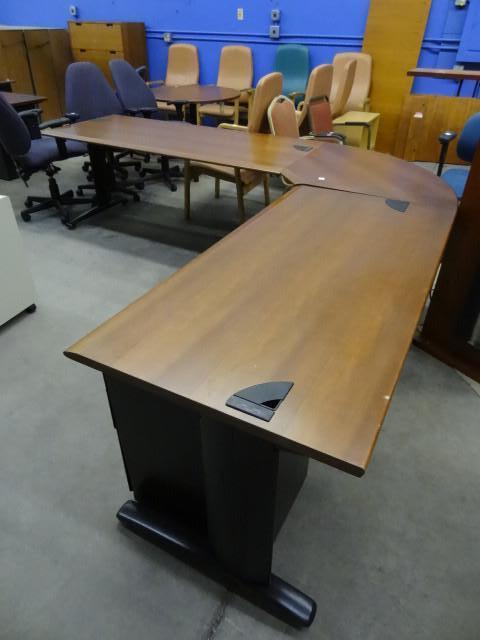 lot 158 image: L shaped office desk. 96 x 96 x 29...