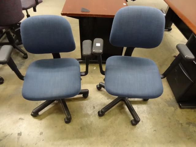 lot 171 image: 2 matching office chairs on wheels...