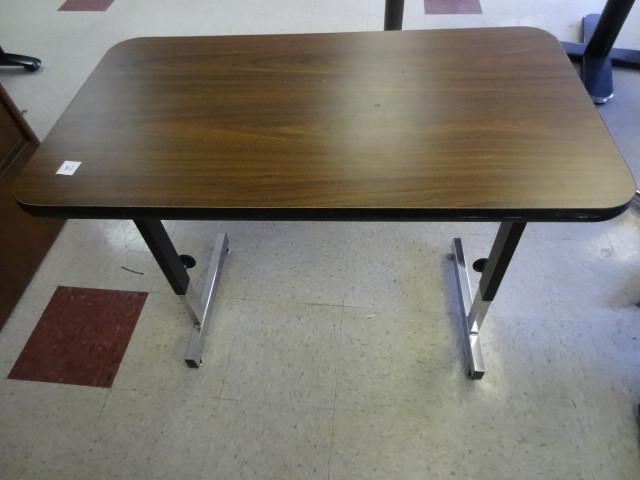 lot 18 image: 36 x 20 adjustable height table...