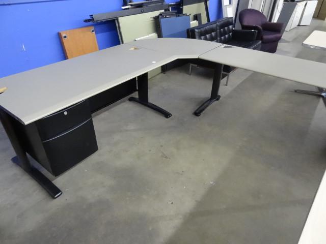 lot 195 image: L shaped 3 piece office desk. 96 x ...