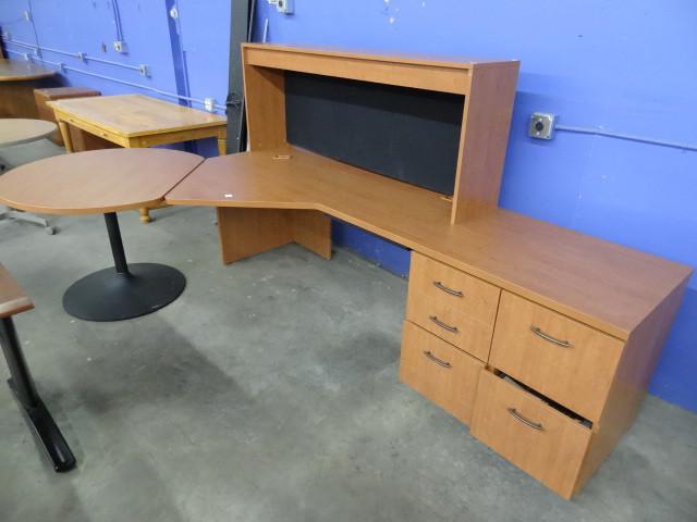 lot 202 image: Laminate 3 piece office desk. 5 dra...