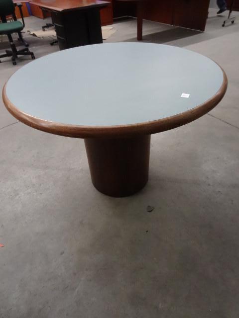 lot 204 image: 41" round table...