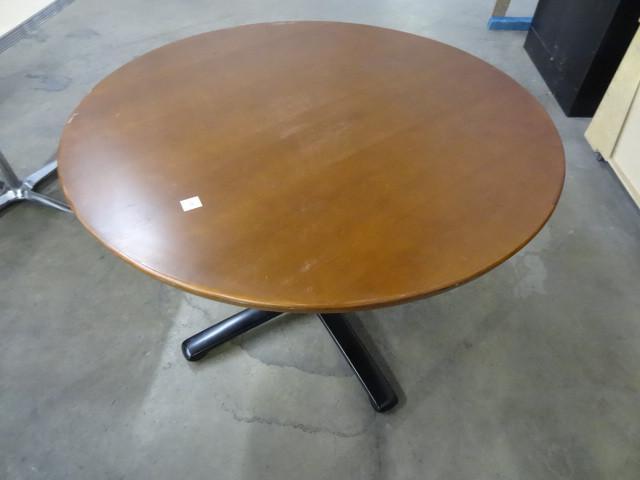 lot 218 image: 42" metal framed round table...