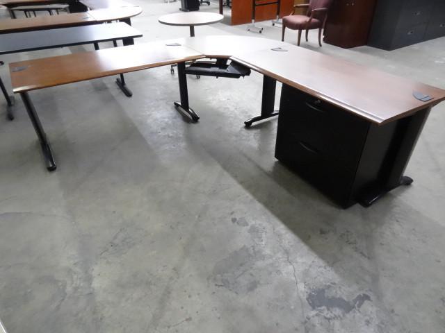 lot 219 image: L shaped office desk. 2 lateral fil...