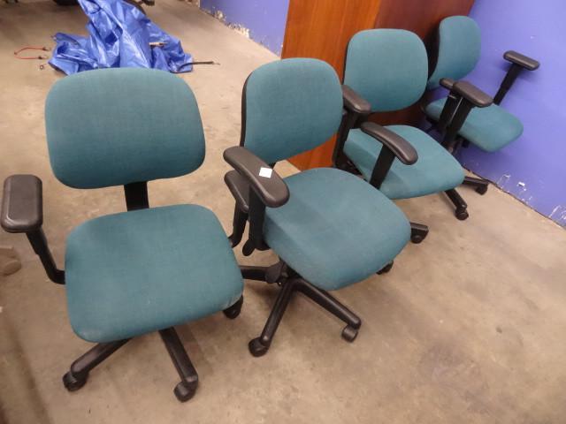 lot 227 image: 4 matching office chairs on wheels...