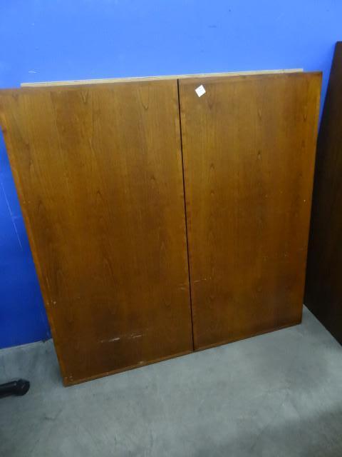 lot 236 image: 48 x 48 wall hanging presentation c...