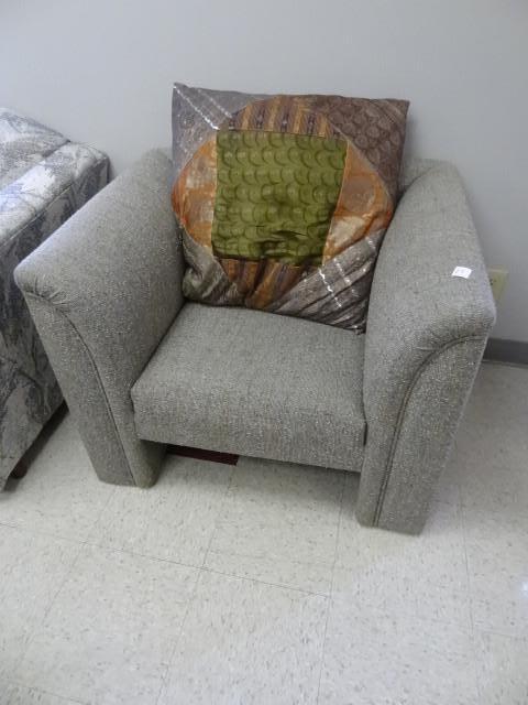 lot 25 image: Cushioned sofa chair. Very nice sha...