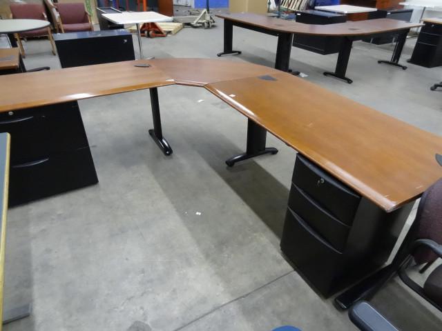 lot 258 image: 96 x 96 x 29 L shaped desk. 3 piece...