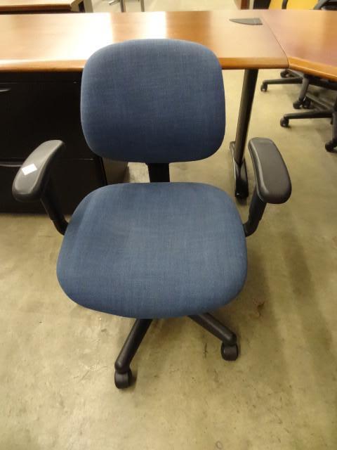 lot 264 image: Office chair on wheels...