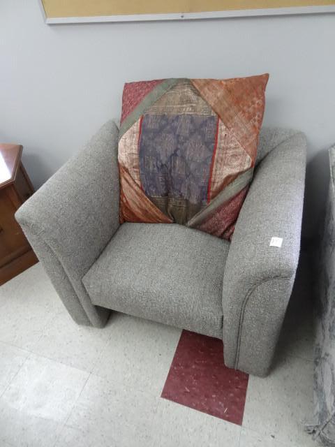 lot 27 image: Cushioned sofa chair. Very nice sha...