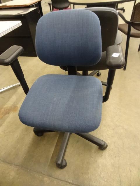 lot 282 image: Office chair on wheels...