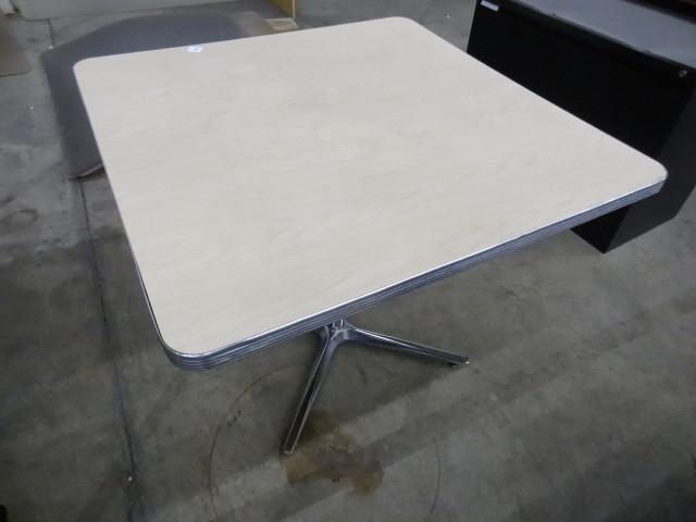 lot 283 image: 36 x 36 metal framed table...