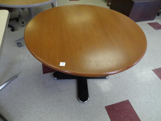 lot 29 image: 40" round table with metal fra...