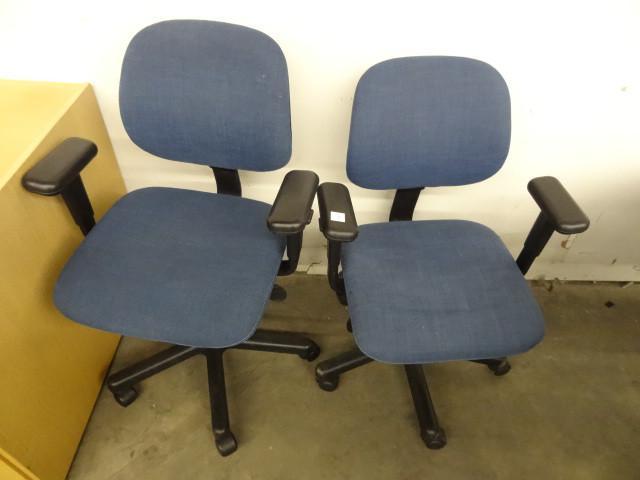 lot 296 image: 2 matching office chairs on wheels...