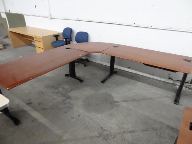lot 297 image: 96 x 96 x 29 L shaped desk. 3 piece...