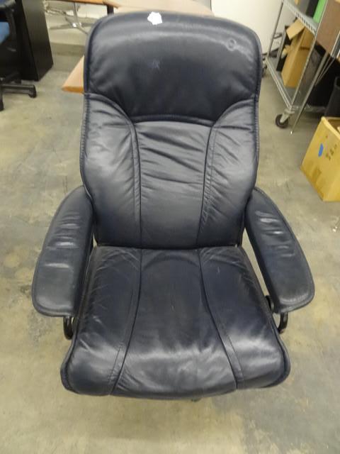 lot 304 image: Office chair on wheels...