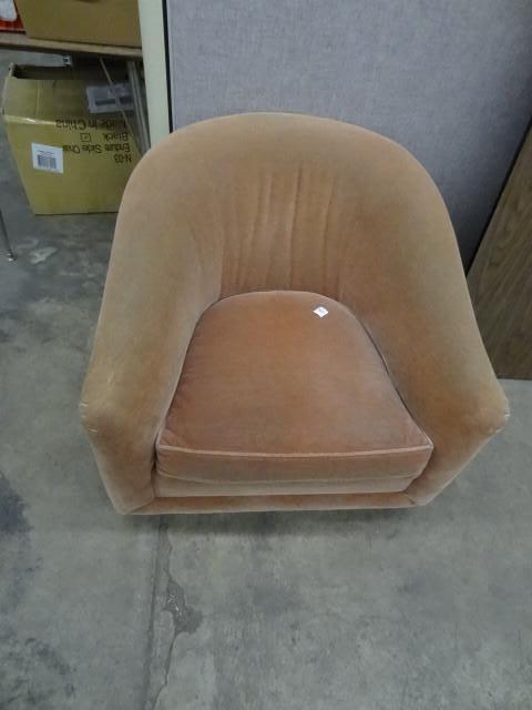 lot 305 image: Cushioned sofa chair....