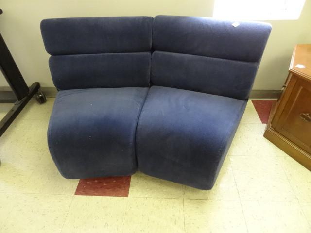 lot 31 image: 2 piece waiting room lounge chairs...