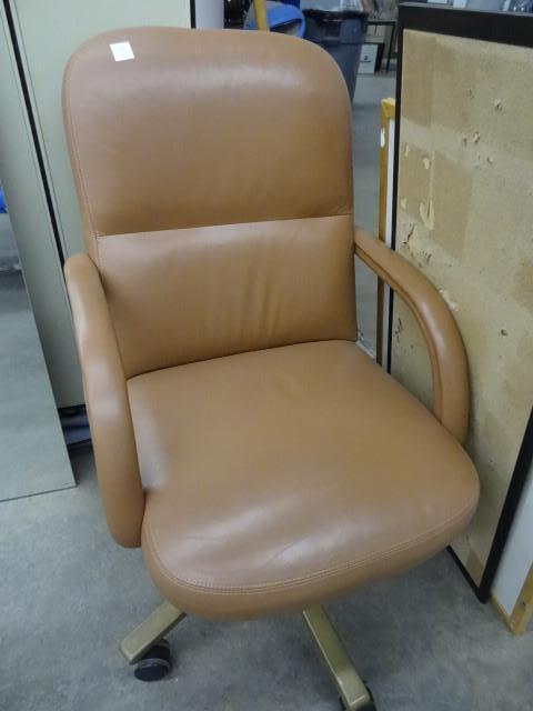lot 314 image: Office chair on wheels...